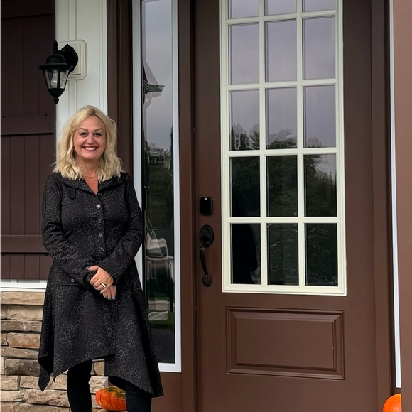 Meet your Posher, Jennifer - Picture 6 of 8